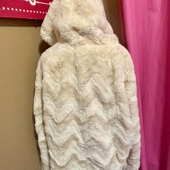 Angel Kiss Cream Hoodie - Picture 4 of 5